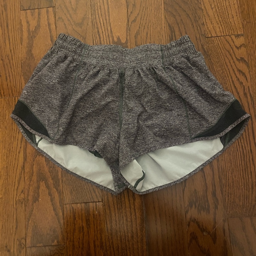 lululemon hotty hot short 2.5”
